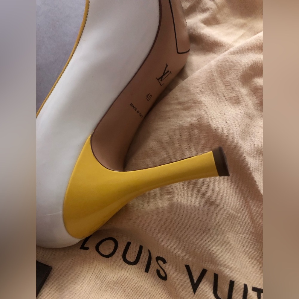 Authentic Louis Vuitton white floral heels - Picture 5 of 8